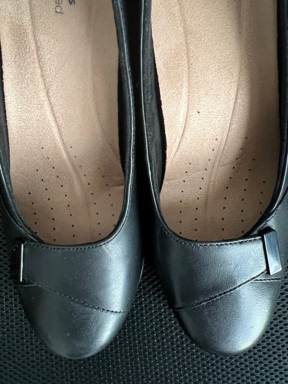 Clarks Black Leather Women's Comfort block heel pumps - Picture 5 of 9